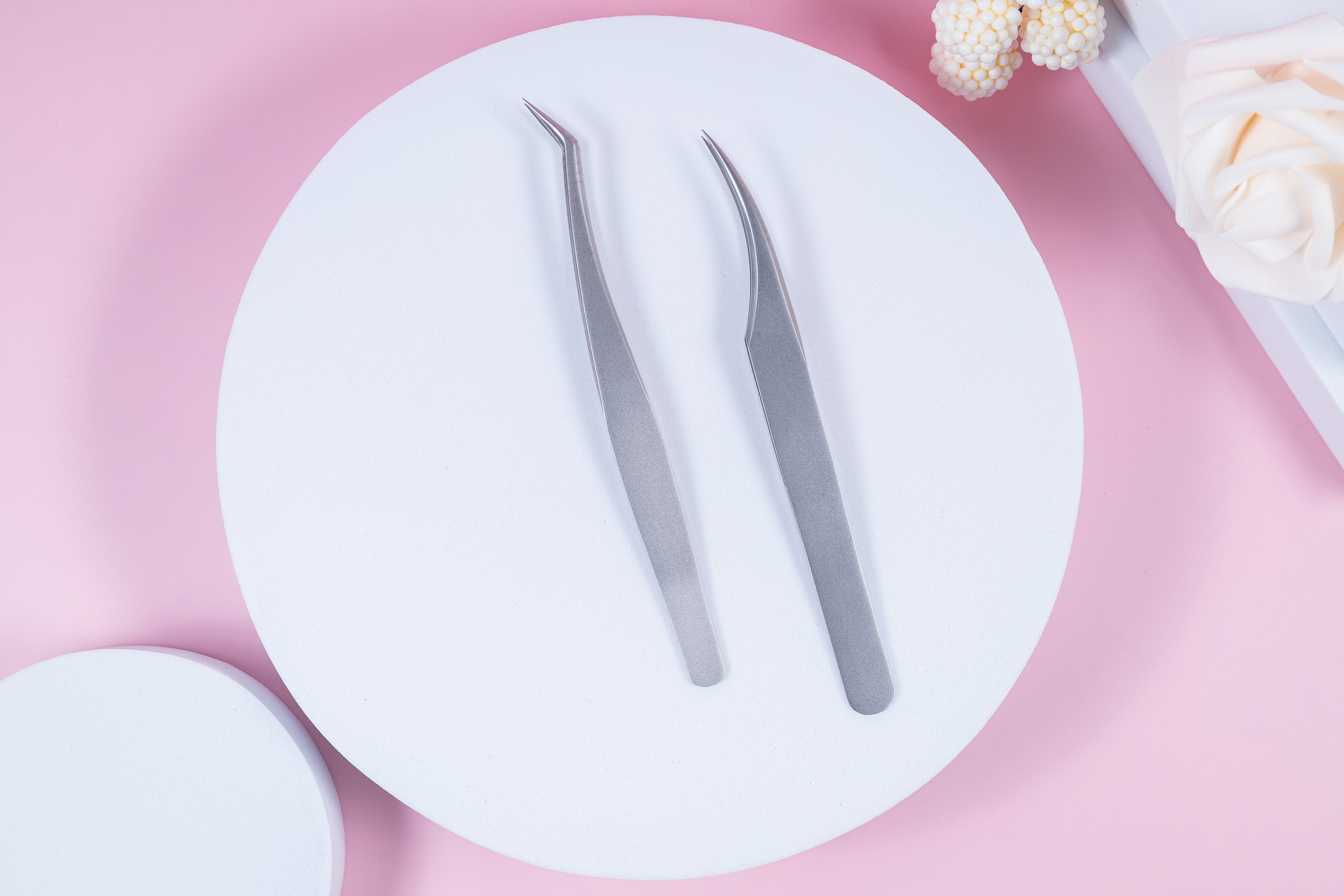 Hochwertige Pinzetten für Wimpernverlängerungen – Präzision und Qualität | Fabulashbyana